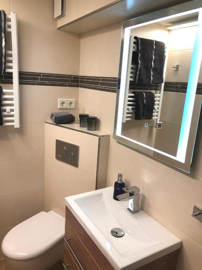 Ferienwohnung Apartment Dettum Mit Eigenem Bad, Kochnische Und Wintergarten Екстериор снимка